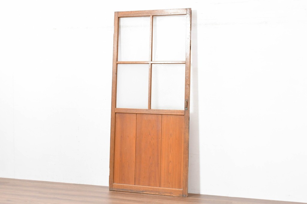 ヴィンテージ建具　昭和中期　素朴な佇まいが魅力の型板ガラス入り扉1枚　(R-083734)