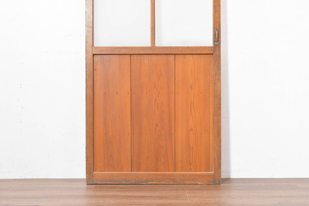 ヴィンテージ建具　昭和中期　素朴な佇まいが魅力の型板ガラス入り扉1枚　(R-083734)