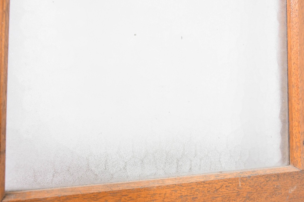 ヴィンテージ建具　昭和中期　素朴な佇まいが魅力の型板ガラス入り扉1枚　(R-083734)