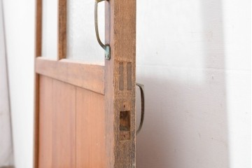 ヴィンテージ建具　昭和中期　素朴な佇まいが魅力の型板ガラス入り扉1枚　(R-083734)