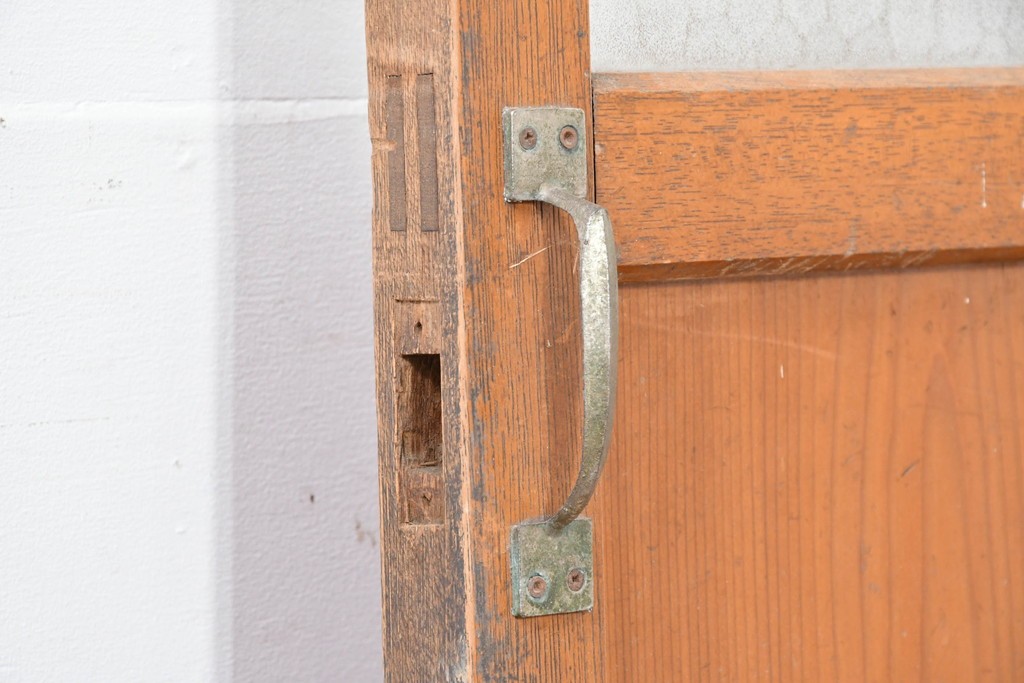 ヴィンテージ建具　昭和中期　素朴な佇まいが魅力の型板ガラス入り扉1枚　(R-083734)