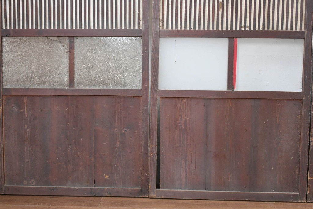 アンティーク建具　明治大正期　古い木味のガラス入り格子戸4枚セット　(R-083737)