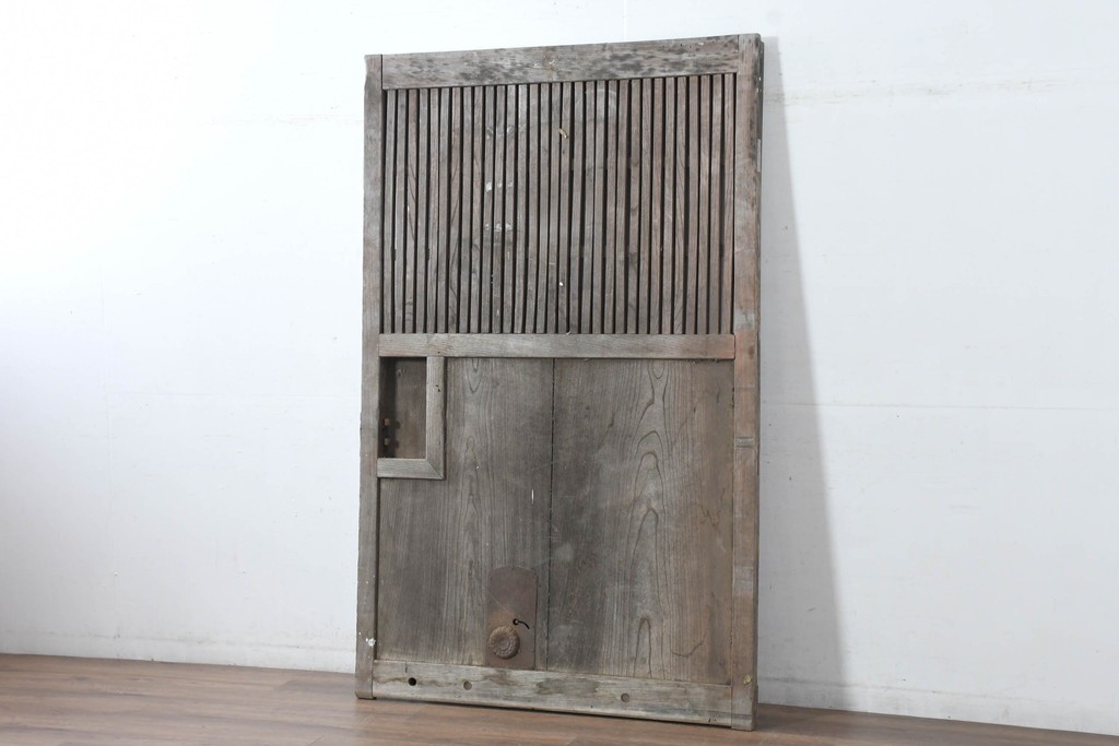 アンティーク建具　明治大正期　総欅(ケヤキ)材　古い木味の風合いが魅力の格子蔵戸1枚　(R-083741)