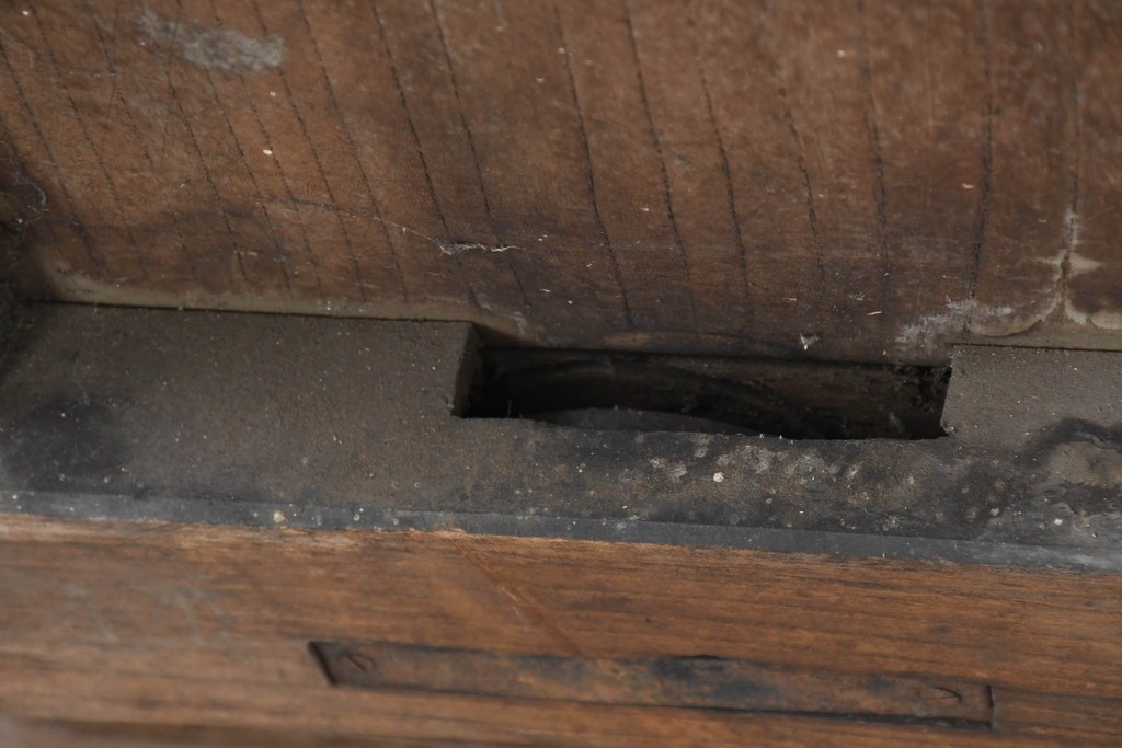 アンティーク建具　明治大正期　総欅(ケヤキ)材　古い木味の風合いが魅力の格子蔵戸1枚　(R-083741)