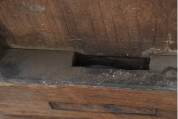 アンティーク建具　明治大正期　総欅(ケヤキ)材　古い木味の風合いが魅力の格子蔵戸1枚　(R-083741)