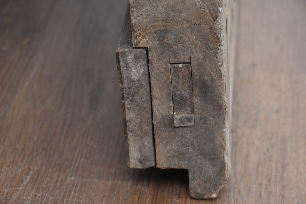 アンティーク建具　明治大正期　総欅(ケヤキ)材　古い木味の風合いが魅力の格子蔵戸1枚　(R-083741)