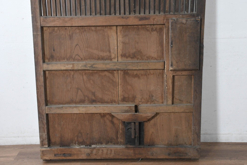 アンティーク建具　明治大正期　総欅(ケヤキ)材　古い木味の風合いが魅力の格子蔵戸1枚　(R-083741)