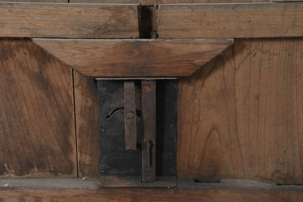 アンティーク建具　明治大正期　総欅(ケヤキ)材　古い木味の風合いが魅力の格子蔵戸1枚　(R-083741)