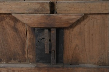 アンティーク建具　明治大正期　総欅(ケヤキ)材　古い木味の風合いが魅力の格子蔵戸1枚　(R-083741)