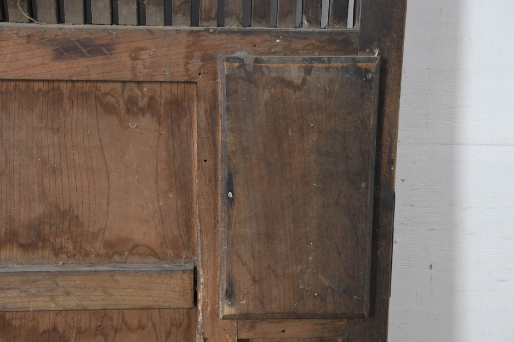 アンティーク建具　明治大正期　総欅(ケヤキ)材　古い木味の風合いが魅力の格子蔵戸1枚　(R-083741)