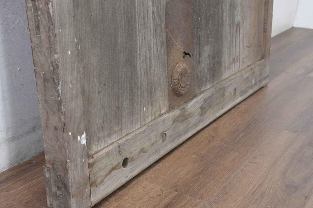 アンティーク建具　明治大正期　総欅(ケヤキ)材　古い木味の風合いが魅力の格子蔵戸1枚　(R-083741)