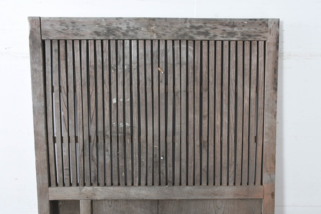 アンティーク建具　明治大正期　総欅(ケヤキ)材　古い木味の風合いが魅力の格子蔵戸1枚　(R-083741)