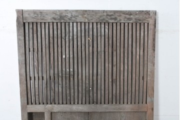 アンティーク建具　明治大正期　総欅(ケヤキ)材　古い木味の風合いが魅力の格子蔵戸1枚　(R-083741)