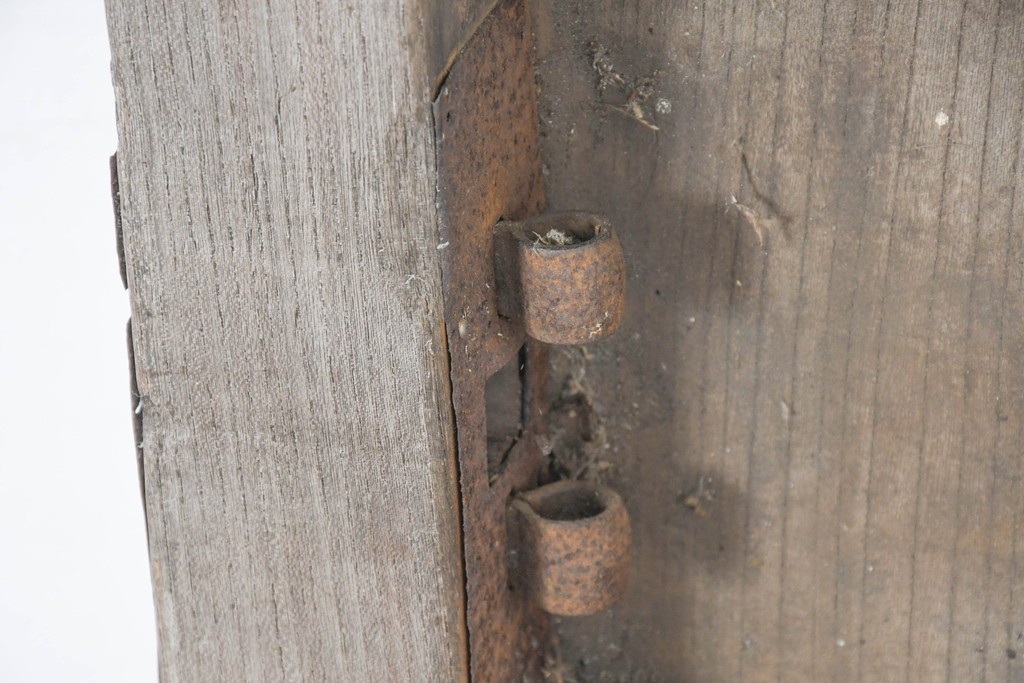 アンティーク建具　明治大正期　総欅(ケヤキ)材　古い木味の風合いが魅力の格子蔵戸1枚　(R-083741)