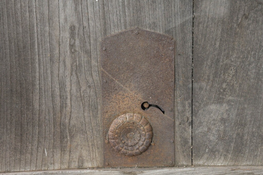 アンティーク建具　明治大正期　総欅(ケヤキ)材　古い木味の風合いが魅力の格子蔵戸1枚　(R-083741)