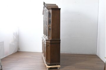 ビンテージ　特大!!　高級品!!　アンティーク調　風格ある佇まいが魅力の食器棚(カップボード、キャビネット、収納棚、戸棚、飾り棚、ヴィンテージ)(定価約150万円)(R-083745)