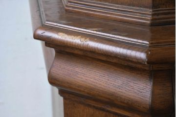 ビンテージ　特大!!　高級品!!　アンティーク調　風格ある佇まいが魅力の食器棚(カップボード、キャビネット、収納棚、戸棚、飾り棚、ヴィンテージ)(定価約150万円)(R-083745)