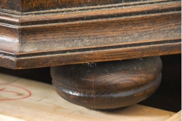 ビンテージ　特大!!　高級品!!　アンティーク調　風格ある佇まいが魅力の食器棚(カップボード、キャビネット、収納棚、戸棚、飾り棚、ヴィンテージ)(定価約150万円)(R-083745)