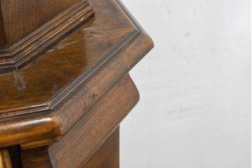 ビンテージ　特大!!　高級品!!　アンティーク調　風格ある佇まいが魅力の食器棚(カップボード、キャビネット、収納棚、戸棚、飾り棚、ヴィンテージ)(定価約150万円)(R-083745)