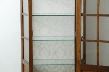 中古　イタリア　繊細な象嵌装飾が魅力の縦型ガラスキャビネット　(R-083746)