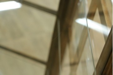 中古　イタリア　繊細な象嵌装飾が魅力の縦型ガラスキャビネット　(R-083746)