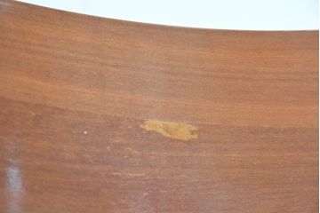 中古　美品　イタリア　マリネール風　真鍮(ブラス)飾り付き　マホガニー材　象嵌入り　細部まで施された豪華な装飾とエレガントな佇まいが美しい縦型キャビネット(ガラスケース、ショーケース、ディスプレイケース、キュリオケース、飾り棚、陳列棚、収納棚、店舗什器)(定価約60万円)(R-083747)