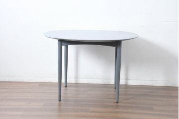 中古　美品　展示品　希少品　デンマーク　高級家具ブランド　クルーガーブラザーズ(Brdr. Kruger)　ブローデル・クルーガー　オーク材　JARI(ジャリ、ヤリ)　北欧スタイルの空間づくりにおすすめなダイニングテーブル(2人掛け、4人掛け)(定価約70万円)(R-083749)