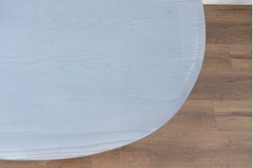 中古　美品　展示品　希少品　デンマーク　高級家具ブランド　クルーガーブラザーズ(Brdr. Kruger)　ブローデル・クルーガー　オーク材　JARI(ジャリ、ヤリ)　北欧スタイルの空間づくりにおすすめなダイニングテーブル(2人掛け、4人掛け)(定価約70万円)(R-083749)