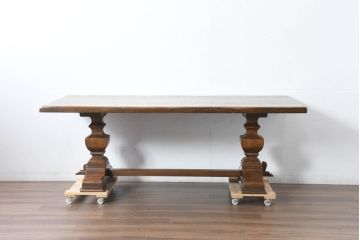 中古　希少な廃番品　葉山ガーデン取り扱い　オーク材　アンティーク調　大振りサイズの重厚な佇まいが魅力のリフェクトリーテーブル(ダイニングテーブル、食卓、4人掛け、6人掛け、4人用、6人用)(R-083752)
