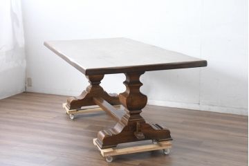 中古　希少な廃番品　葉山ガーデン取り扱い　オーク材　アンティーク調　大振りサイズの重厚な佇まいが魅力のリフェクトリーテーブル(ダイニングテーブル、食卓、4人掛け、6人掛け、4人用、6人用)(R-083752)
