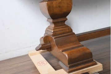 中古　希少な廃番品　葉山ガーデン取り扱い　オーク材　アンティーク調　大振りサイズの重厚な佇まいが魅力のリフェクトリーテーブル(ダイニングテーブル、食卓、4人掛け、6人掛け、4人用、6人用)(R-083752)