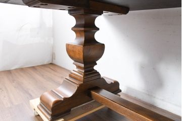 中古　希少な廃番品　葉山ガーデン取り扱い　オーク材　アンティーク調　大振りサイズの重厚な佇まいが魅力のリフェクトリーテーブル(ダイニングテーブル、食卓、4人掛け、6人掛け、4人用、6人用)(R-083752)