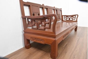 中国ビンテージ　花梨(カリン)材　細部までこだわりを感じる重厚な佇まいの長椅子(木製ベンチ、アームベンチ、板座チェア、長イス、3P、3人掛け、三人掛けソファ、ヴィンテージ)(R-083754)