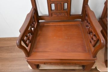 中国ビンテージ　花梨(カリン)材　重厚な佇まいが存在感を放つチェア2脚セット(アームチェア、ダイニングチェア、板座チェア、椅子、イス、1P、1人掛け、一人掛けソファ、ヴィンテージ、バラ売り可能)(R-083755)