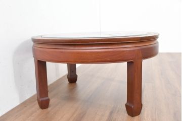 中国ビンテージ　花梨(カリン)材　洗練されたデザインが空間のアクセントになるガラストップローテーブル(丸テーブル、センターテーブル、リビングテーブル、ヴィンテージ)(R-083756)