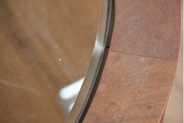 中国ビンテージ　花梨(カリン)材　洗練されたデザインが空間のアクセントになるガラストップローテーブル(丸テーブル、センターテーブル、リビングテーブル、ヴィンテージ)(R-083756)