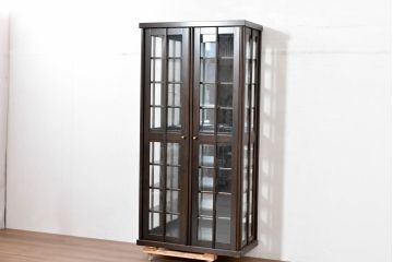 中古　美品　高級品　モリシゲ(MORISHIGE/森繁)　落ち着きのある和モダンデザインが魅力的な三面ガラスキャビネット(ガラスケース、ショーケース、収納棚、戸棚、飾り棚、陳列棚、店舗什器)(定価約70万円)(R-083757)