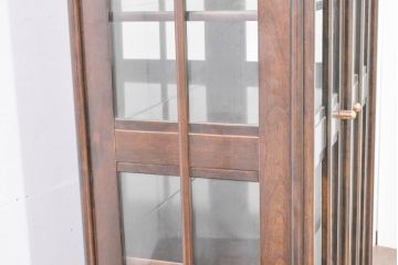 中古　美品　高級品　モリシゲ(MORISHIGE/森繁)　落ち着きのある和モダンデザインが魅力的な三面ガラスキャビネット(ガラスケース、ショーケース、収納棚、戸棚、飾り棚、陳列棚、店舗什器)(定価約70万円)(R-083757)