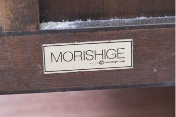 中古　美品　高級品　モリシゲ(MORISHIGE/森繁)　落ち着きのある和モダンデザインが魅力的な三面ガラスキャビネット(ガラスケース、ショーケース、収納棚、戸棚、飾り棚、陳列棚、店舗什器)(定価約70万円)(R-083757)