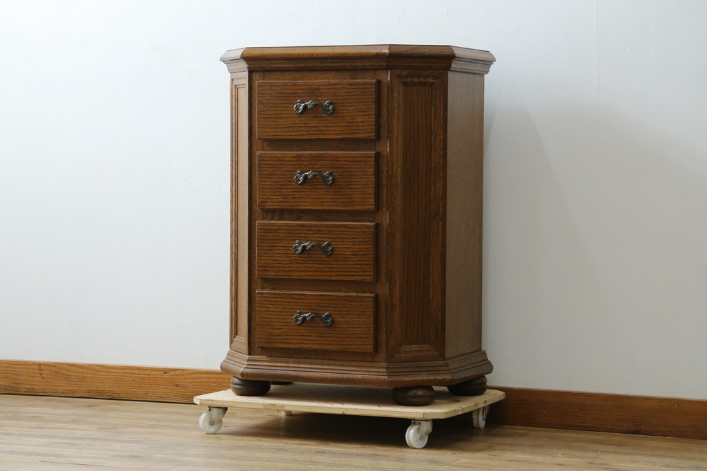 中古　美品　オーク材　小振りなサイズが使いやすい!ダッチカントリースタイルのサイドチェスト　(R-083759)