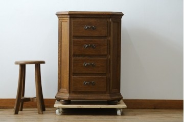 中古　美品　オーク材　小振りなサイズが使いやすい!ダッチカントリースタイルのサイドチェスト　(R-083759)