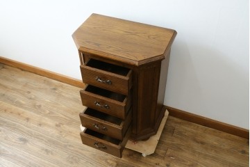 中古　美品　オーク材　小振りなサイズが使いやすい!ダッチカントリースタイルのサイドチェスト　(R-083759)