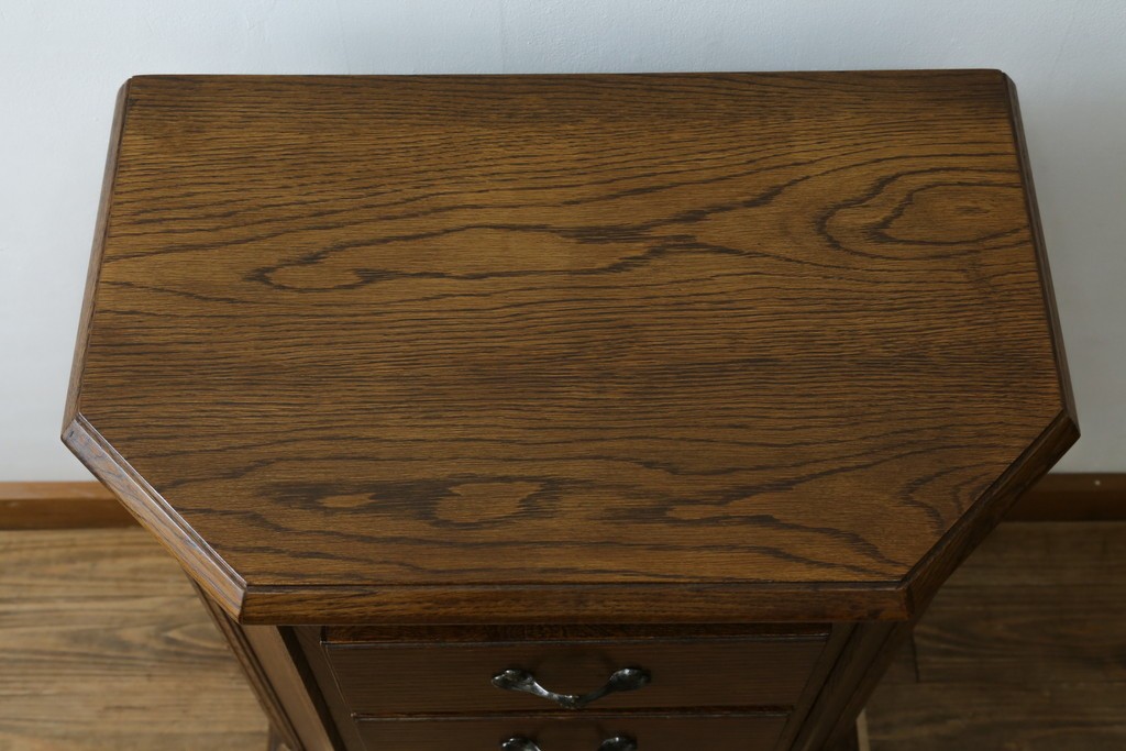 中古　美品　オーク材　小振りなサイズが使いやすい!ダッチカントリースタイルのサイドチェスト　(R-083759)