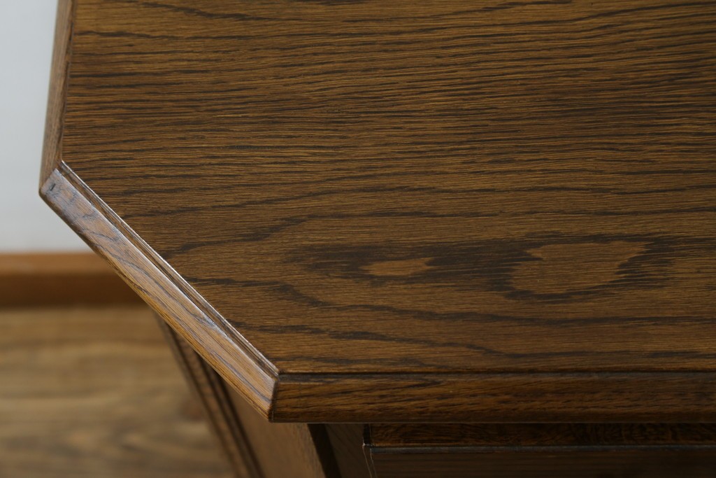 中古　美品　オーク材　小振りなサイズが使いやすい!ダッチカントリースタイルのサイドチェスト　(R-083759)