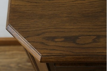 中古　美品　オーク材　小振りなサイズが使いやすい!ダッチカントリースタイルのサイドチェスト　(R-083759)