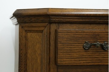 中古　美品　オーク材　小振りなサイズが使いやすい!ダッチカントリースタイルのサイドチェスト　(R-083759)
