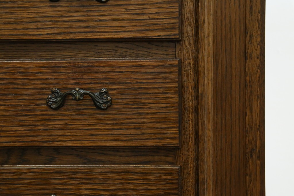 中古　美品　オーク材　小振りなサイズが使いやすい!ダッチカントリースタイルのサイドチェスト　(R-083759)