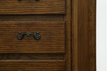 中古　美品　オーク材　小振りなサイズが使いやすい!ダッチカントリースタイルのサイドチェスト　(R-083759)