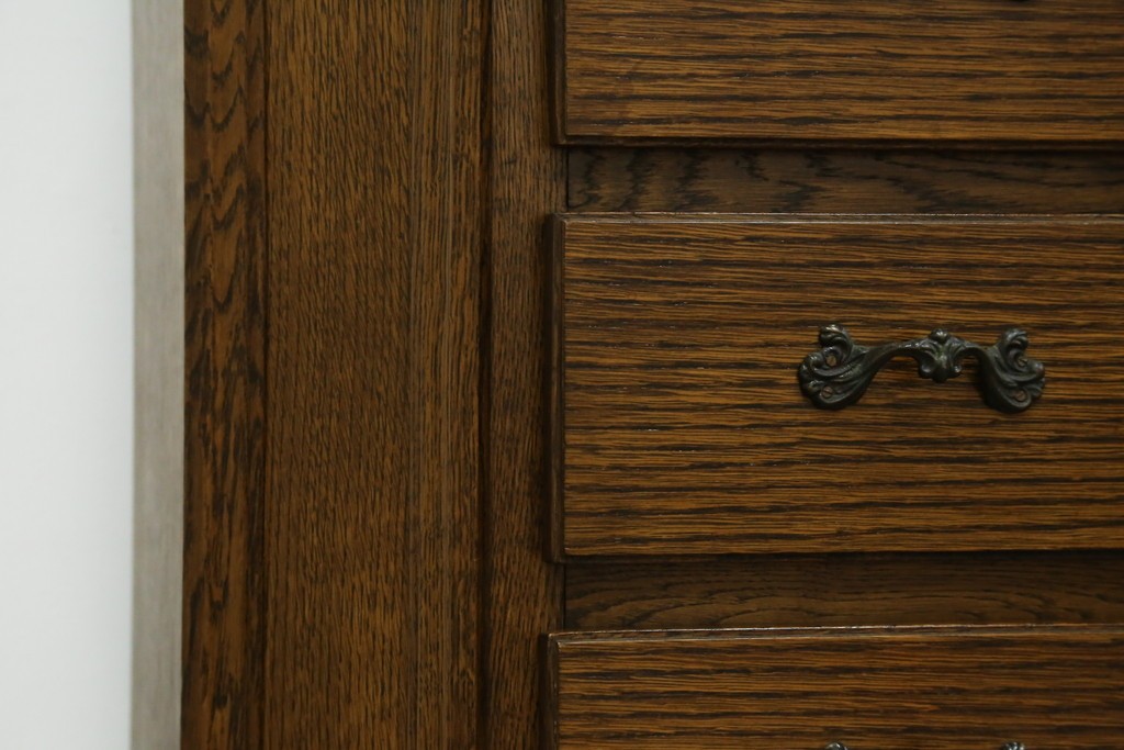 中古　美品　オーク材　小振りなサイズが使いやすい!ダッチカントリースタイルのサイドチェスト　(R-083759)