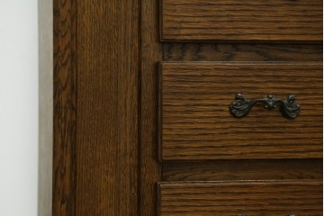 中古　美品　オーク材　小振りなサイズが使いやすい!ダッチカントリースタイルのサイドチェスト　(R-083759)